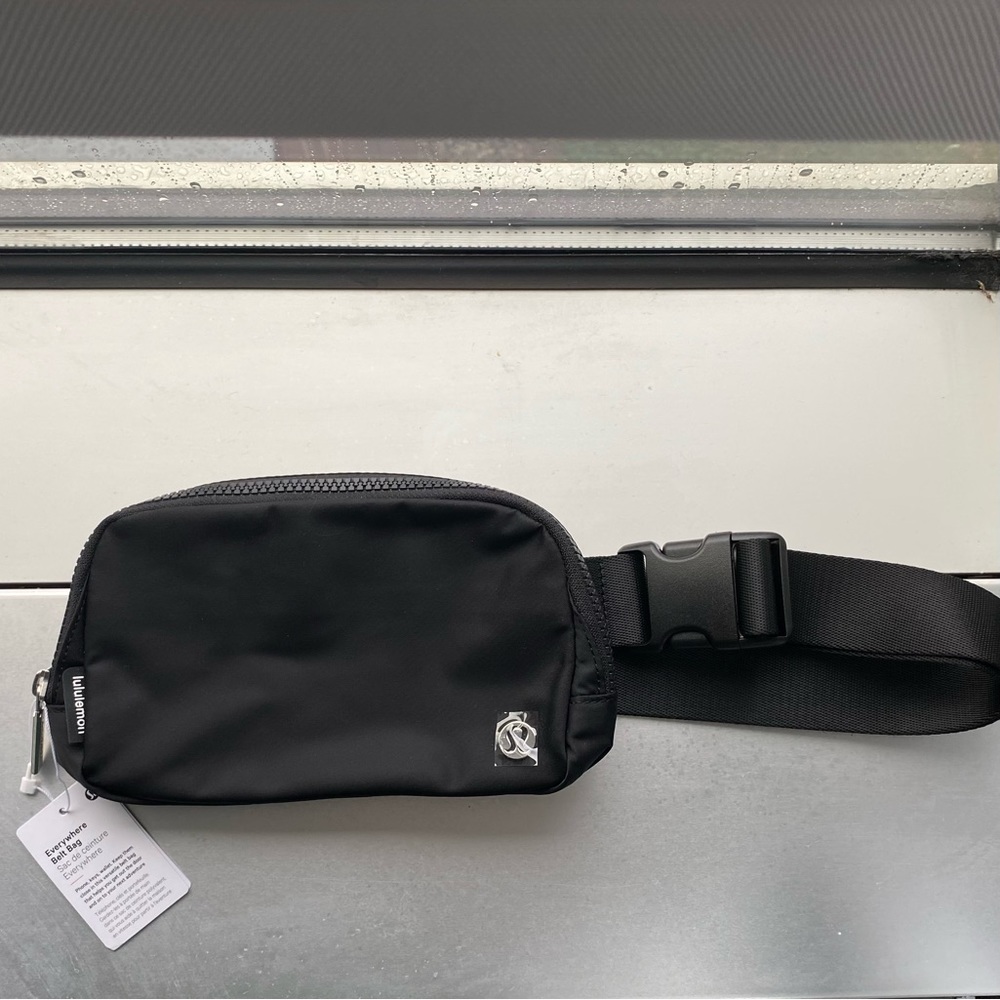 NWT Lululemon Everywhere Belt Bag Black
